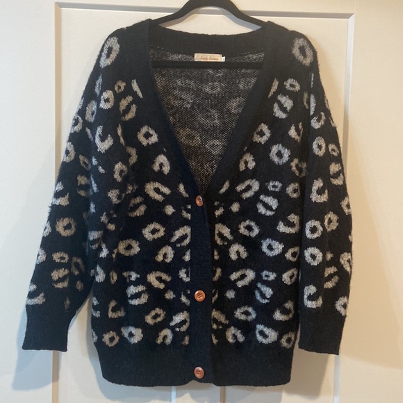 Simply Couture 2XL black and white with wooden buttons cardigan 💕 - Picture 1 of 8
